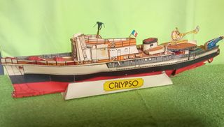 Maqueta barco Calypso de Jacques Cousteau.