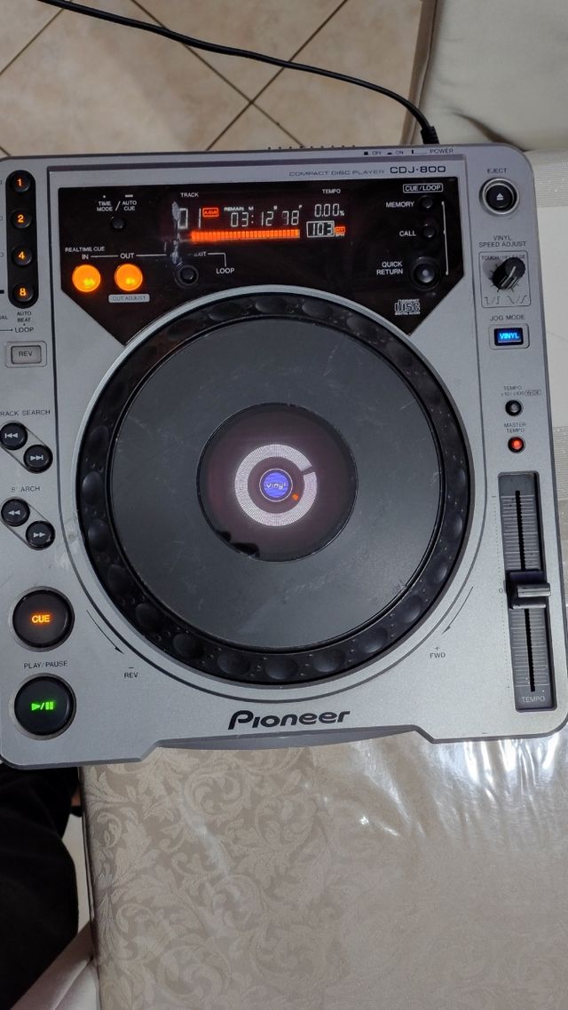 CDJ 800