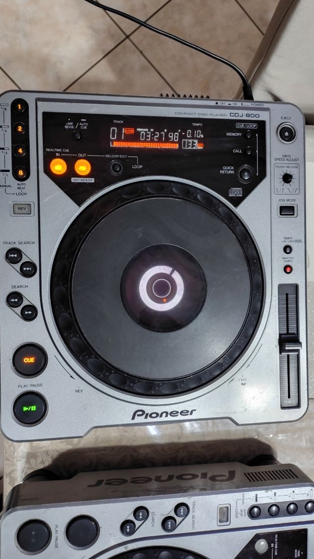 CDJ 800
