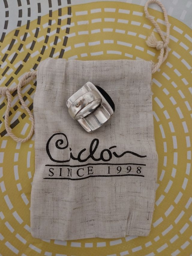 Anillo de la marca Ciclón