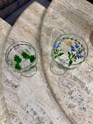 Copa de vino antigua pintada a mano