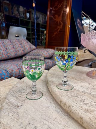 Copa de vino antigua pintada a mano