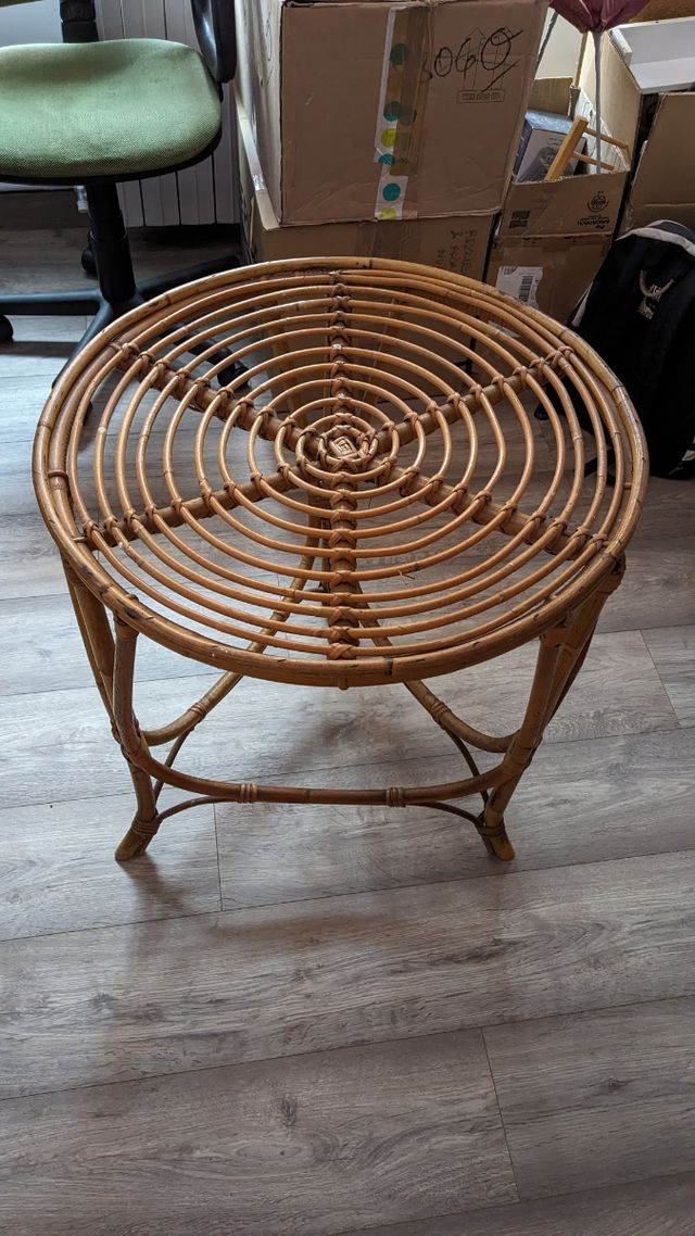 Mesa de centro redonda de ratán y caña