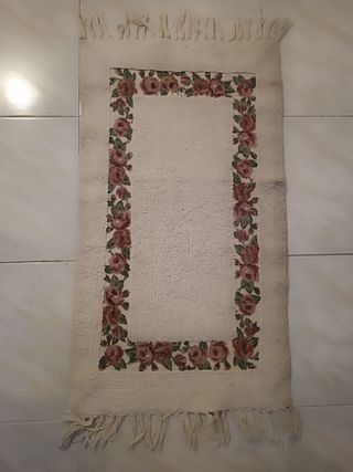 Alfombra con motivos florales