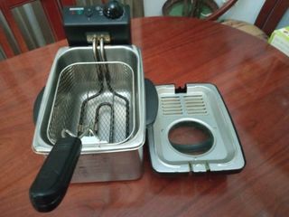 Freidora 2,5 L.como nueva .SEVERIN