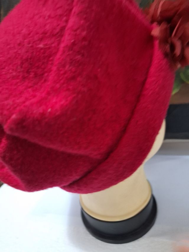 Cappello rosso ,lana cotta