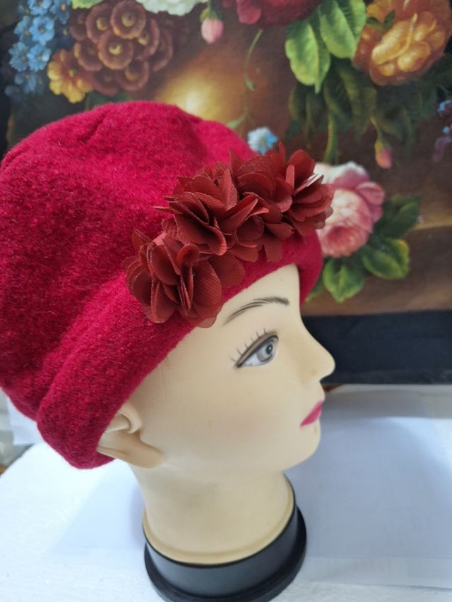 Cappello rosso ,lana cotta