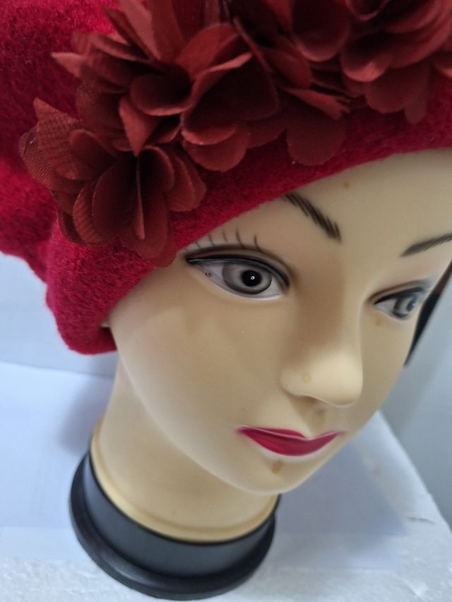 Cappello rosso ,lana cotta