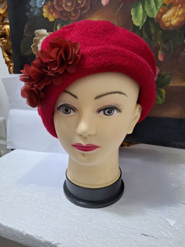 Cappello rosso ,lana cotta