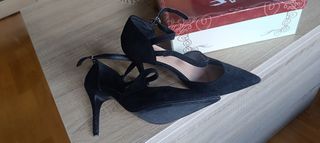 Zapato negro ante