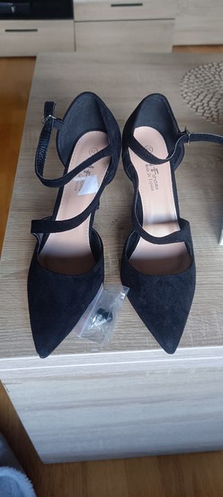 Zapato negro ante