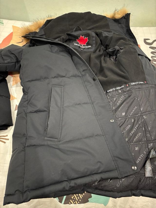 Chaqueta zavetti negra con gorro