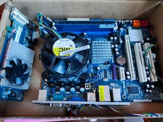 775 Placa base  Asrock y microprocesador más memor