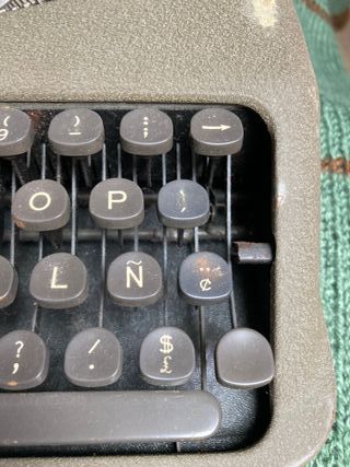 Antigua máquina de escribir MONTANA LUXE