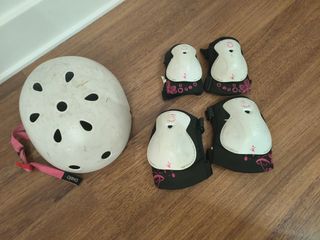 Casco y protección de rodillas y codos