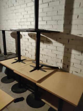 Mesas ,sillas ,cubos 