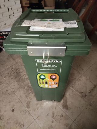 Mesas ,sillas ,cubos 
