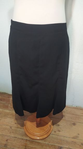 Falda negra señora