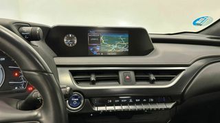 Lexus UX   2.0 250h Executive Navigation 