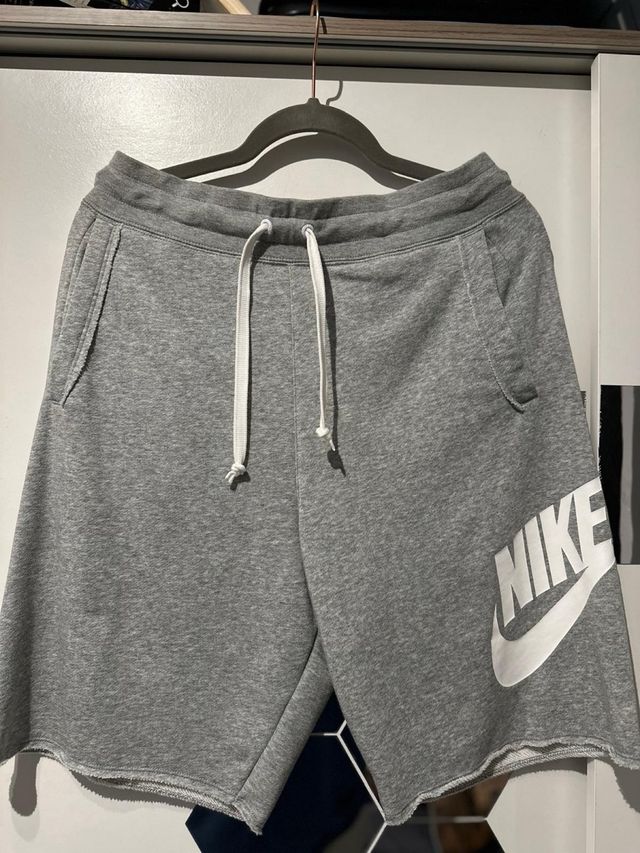 Nuovi pantaloni lunghi e pantaloncini