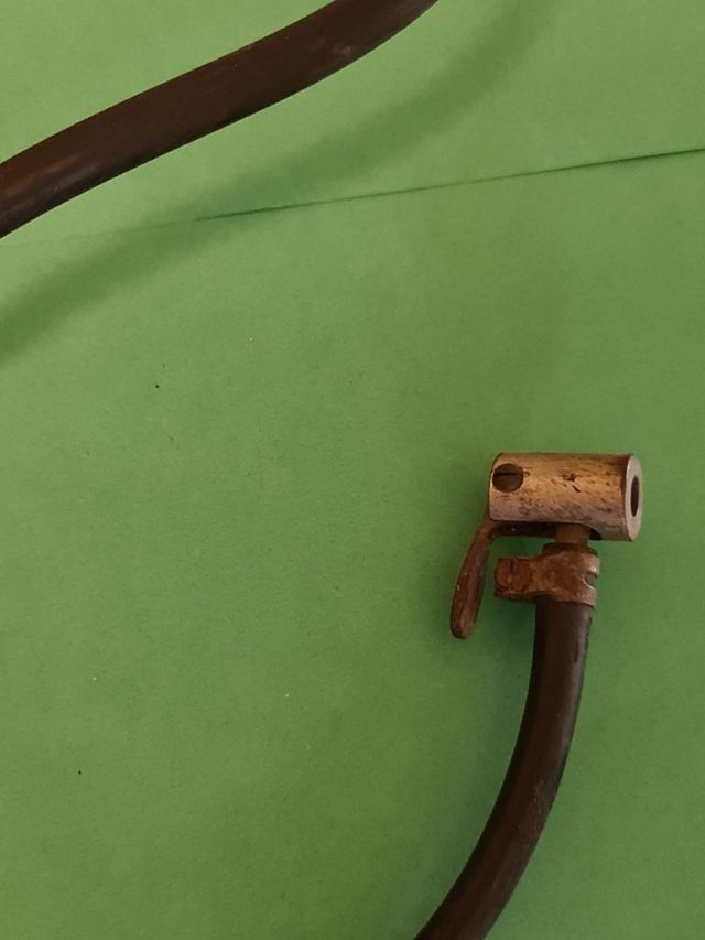 Bomba de aire antigua. Funciona