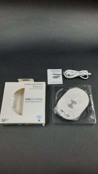 Carica Batterie WIRELESS, con cavo usb incluso.