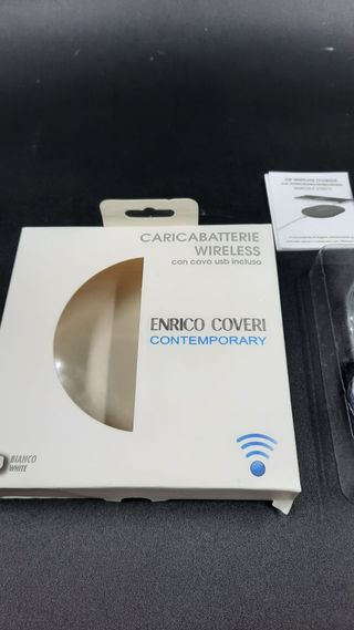 Carica Batterie WIRELESS, con cavo usb incluso.