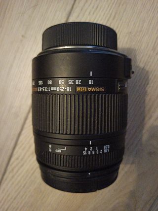 Sigma 70-300mm f/4-5.6 APO DG Macro – Nikon F