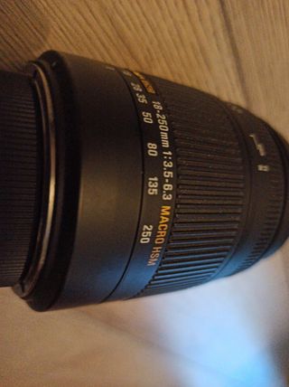 Sigma 70-300mm f/4-5.6 APO DG Macro – Nikon F