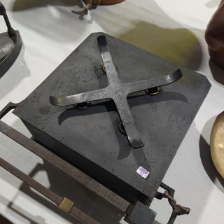 ANTIGUA BÁSCULA CON SU PLATO