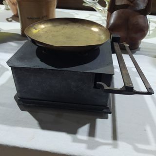 ANTIGUA BÁSCULA CON SU PLATO