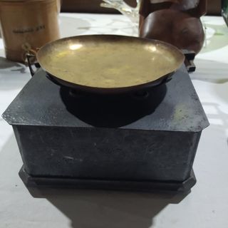 ANTIGUA BÁSCULA CON SU PLATO