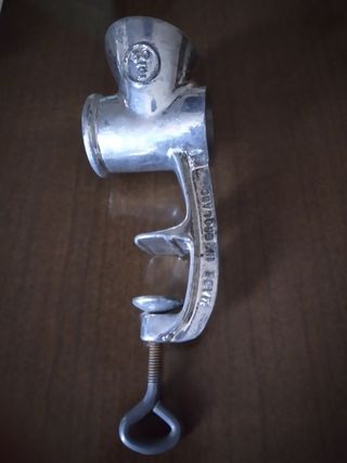Tritacarne manuale vintage. 