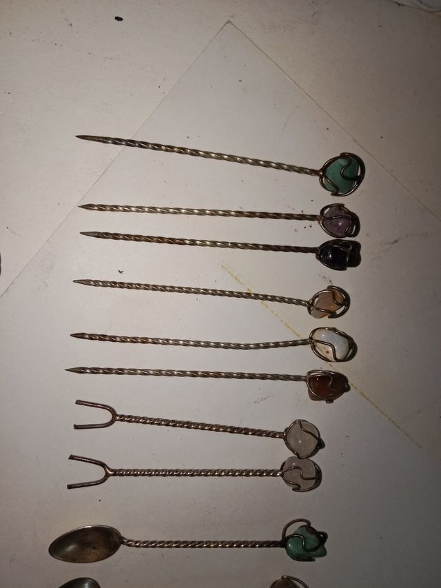 Conjunto vasos y plato modernistas