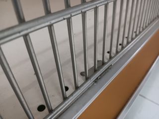 Separadores y barandillas estantes cromados