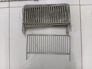 Separadores y barandillas estantes cromados
