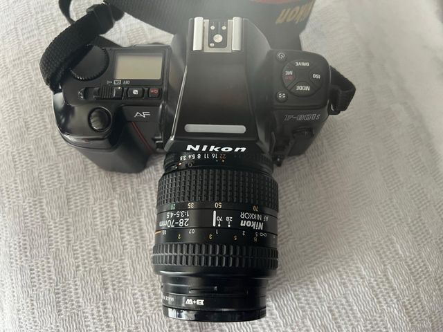 Cámara Nikon 801s lente 28 70. Muy buen estado