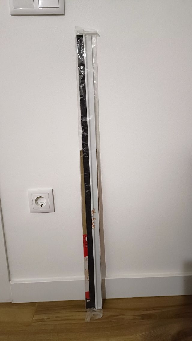 Burlete adhesivo con cepillo