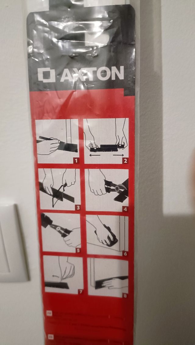 Burlete adhesivo con cepillo