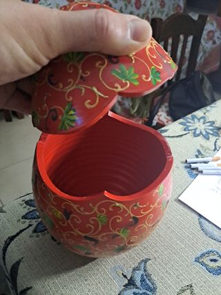 Uova in terracotta dipinta a mano