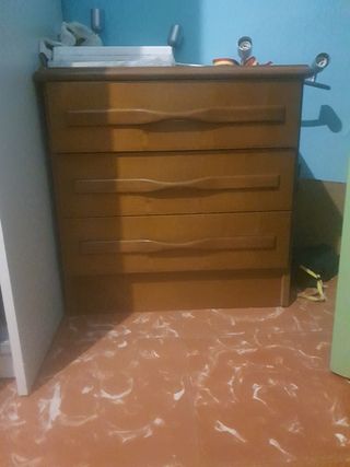 Somier y dos mesitas de noche