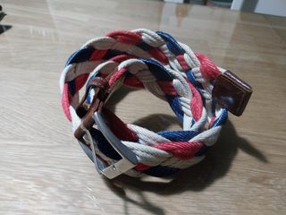 Cinturón trenzado crema, azul y rojo