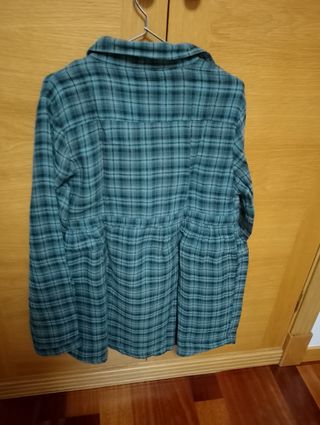 Camisa chica de manga larga. Talla L 