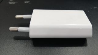 Caricabatteria originale Apple da 5v modello 1400