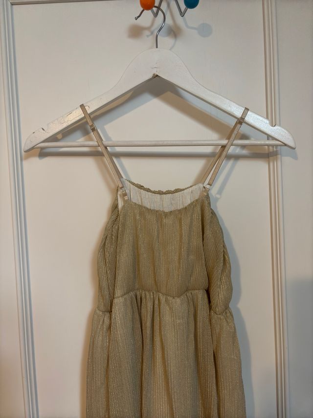 Vestido dorado fiesta de tirantes.