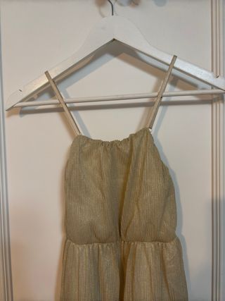 Vestido dorado fiesta de tirantes.