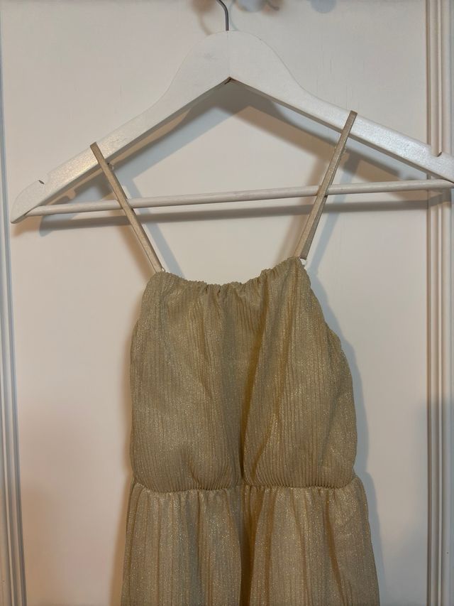 Vestido dorado fiesta de tirantes.