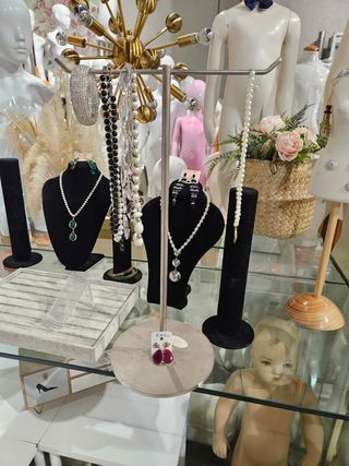 Expositor de hierro para complementos