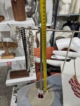 Expositor de hierro para complementos