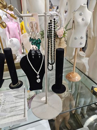 Expositor de hierro para complementos